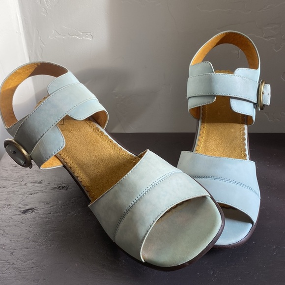 like NEW womens size 11 John Fluevog Sandals Friends are made for Life Size 11 - Picture 9 of 16